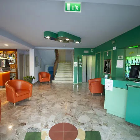 Mirage Отель 3*