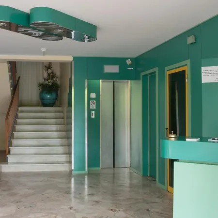 Mirage Отель 3*