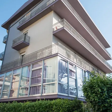 Mirage Szálloda 3*